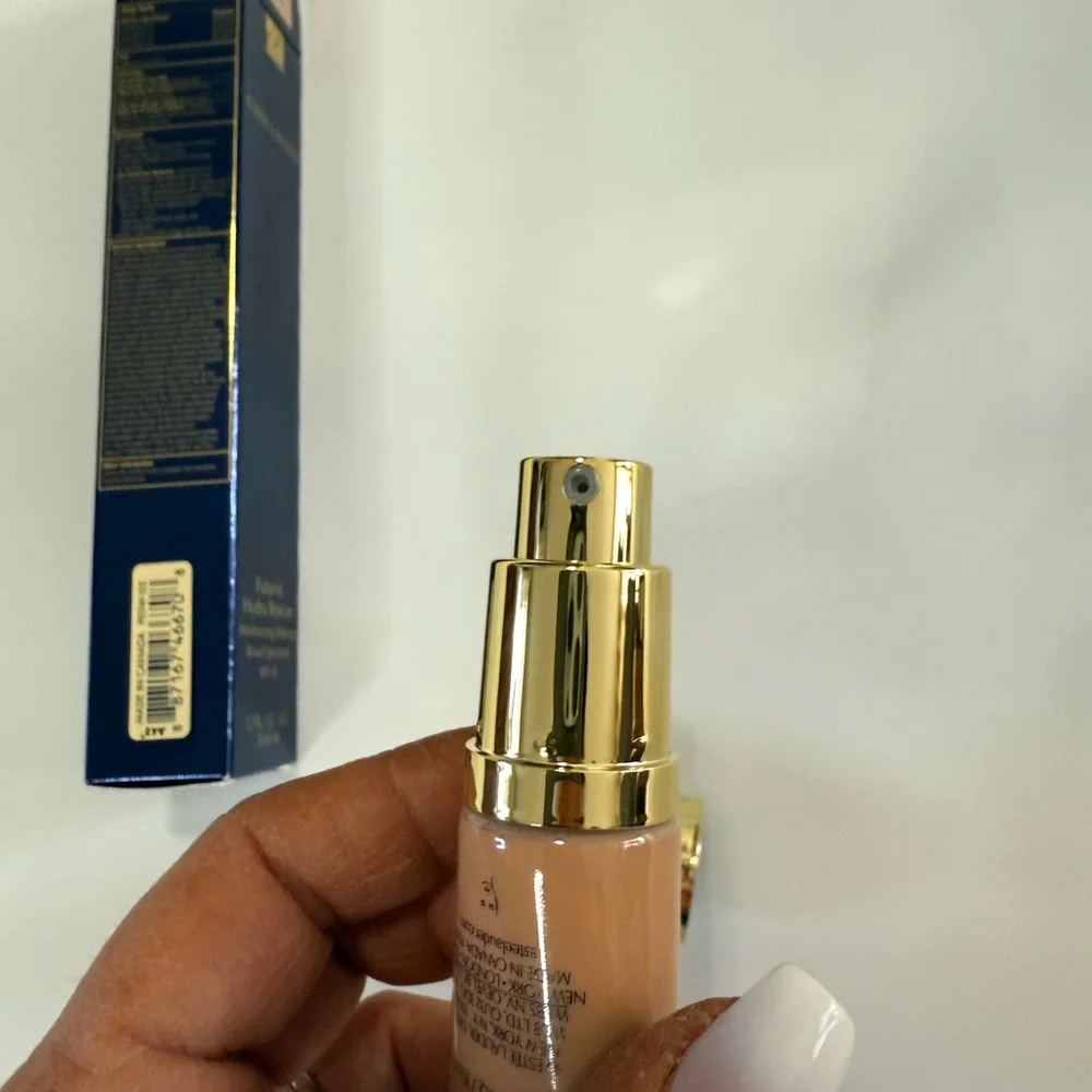 Estee Lauder NWT Futurist Hydra Rescue Moisturizing Makeup - Beige Foundation